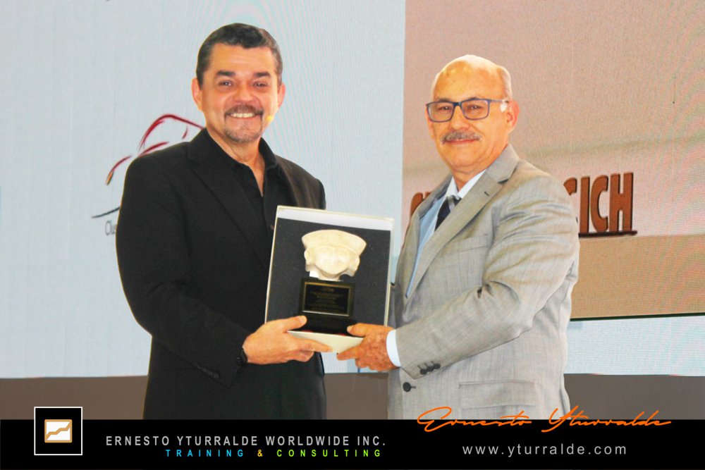 Ernesto Yturralde, facilitador de talleres inmobiliarios y experto en Técnicas de Ventas Inmobiliarias